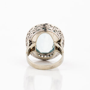 18K White Gold Oval Aquamarine and Diamond Ring