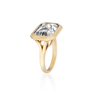 Goshwara 18K Manhattan Rock Crystal East-West Bezel Ring