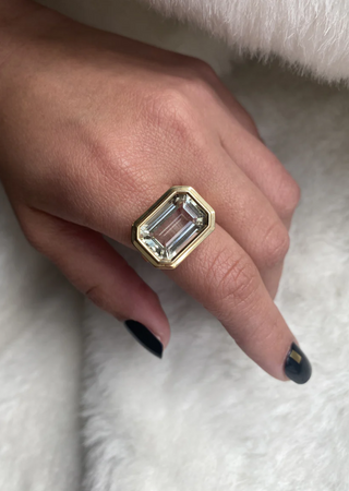 Goshwara 18K Manhattan Rock Crystal East-West Bezel Ring