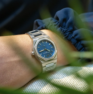 Girard-Perregaux Stainless Steel Laureato 34mm in Blue with Diamonds