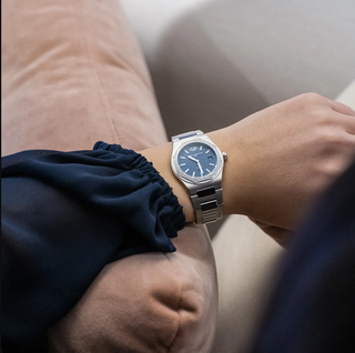 Girard-Perregaux Stainless Steel Laureato 34mm in Blue with Diamonds