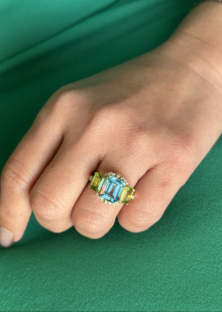Goshwara 18K Gossip Blue Topaz & Peridot Three-Stone Ring