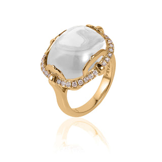 Goshwara 18K Gossip Moon Quartz Cabochon Ring