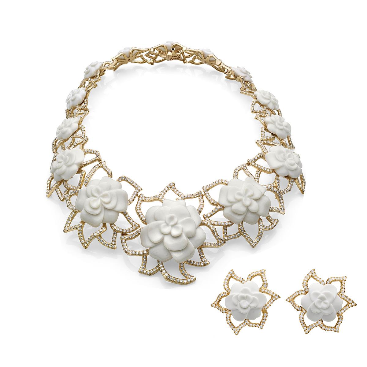 Chanel flower necklace deals
