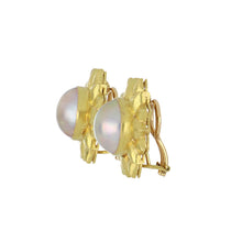 Load image into Gallery viewer, Estate Elizabeth Locke 18K Gold Pinkish Silver Mabé Pearl Starburst Earrings
