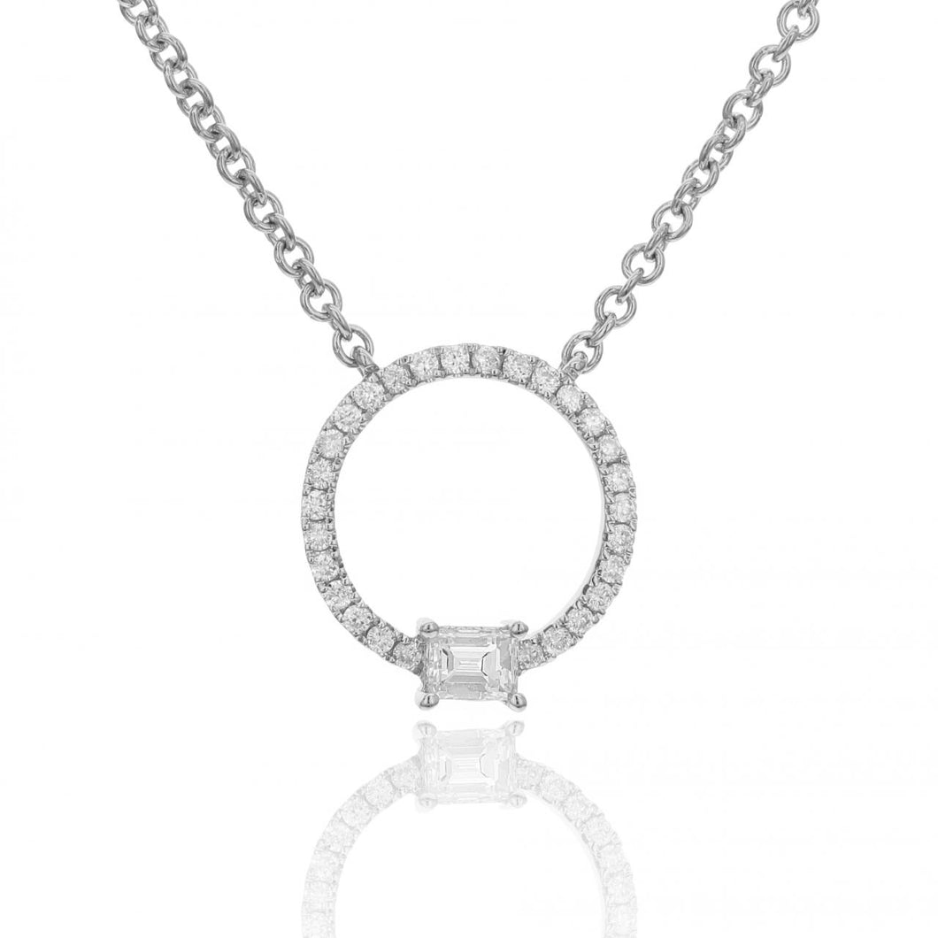 18K White Gold Openwork Diamond Circle Pendant Necklace