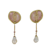Load image into Gallery viewer, Vintage 1970s 18K Gold Shell Drop Earrings
