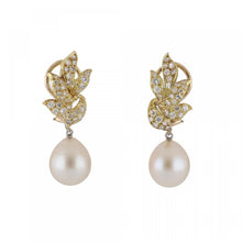 Load image into Gallery viewer, Vintage 1970s Julius Cohen Pearl Drop 18K Gold Earrings
