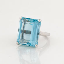 Load image into Gallery viewer, Platinum Aquamarine Ring

