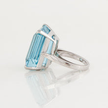 Load image into Gallery viewer, Platinum Aquamarine Ring
