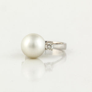 18K White Gold Cultured Pearl And Diamond Ring