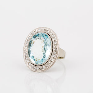 18K White Gold Oval Aquamarine and Diamond Ring
